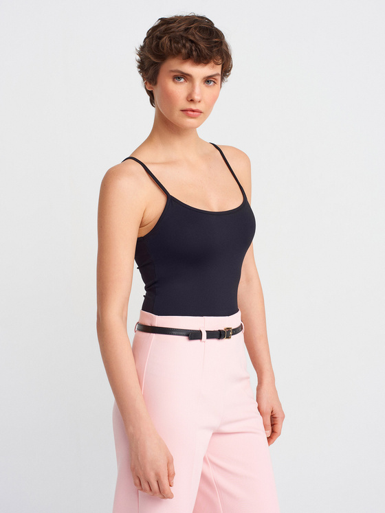 Top na cienkich ramiączkach