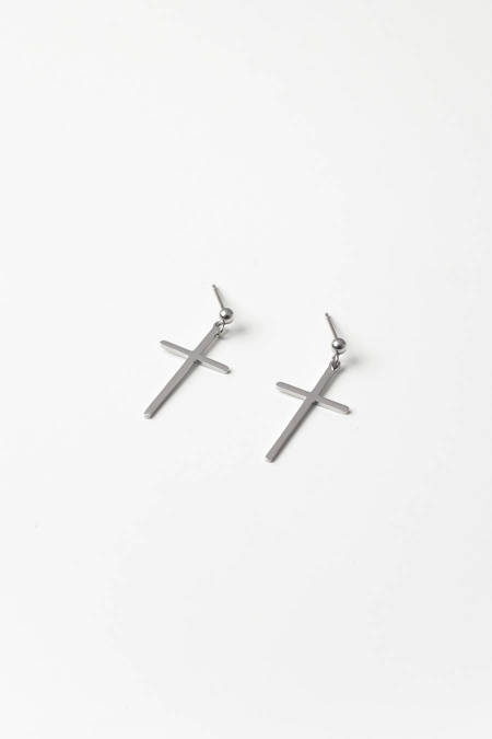 Srebrne kolczyki w kształcie krzyża