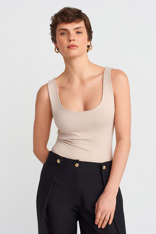 Top z szerokimi ramiączkami